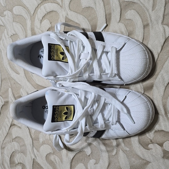 Adidas superstar like new - Picture 10 of 13